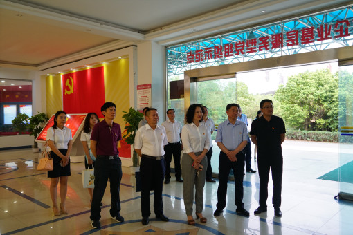 no162-省交投集团党委委员、职工董事、工会主席彭洪一行到成南ag手机官方官网基层服务型党组织示范点调研指导1（王焯）.JPG