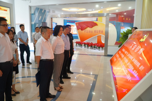 no162-省交投集团党委委员、职工董事、工会主席彭洪一行到成南ag手机官方官网基层服务型党组织示范点调研指导2（彭宇娇）.JPG