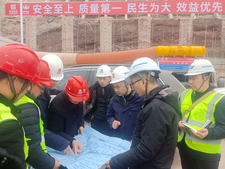 2025.02.21达陕ag手机官方官网党委副书记、总经理黄军赴达州绕西高速项目开展复工复产安全生产专项检查.jpg
