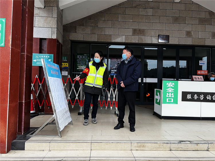 广南ag手机官方官网纪委“三举措”为辖区路段春节期间安全稳定健康运行保驾护航.jpg
