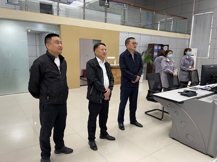 广南ag手机官方官网党委委员、纪委书记刘宇督导辖区路段“五一”节工作1.jpg