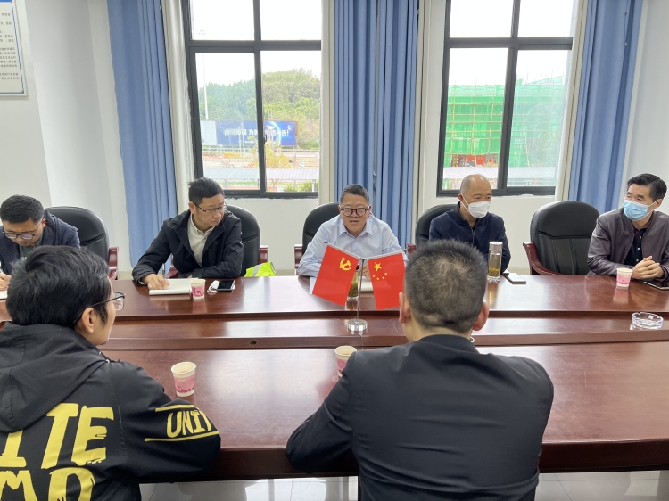广南ag手机官方官网党委副书记、董事、总经理张忠林一行督查阆中收费站外立面风貌整治2.JPG