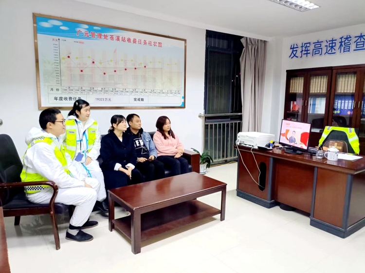 广南ag手机官方官网组织学习党的二十大精神解读与分析专题讲座2.jpg