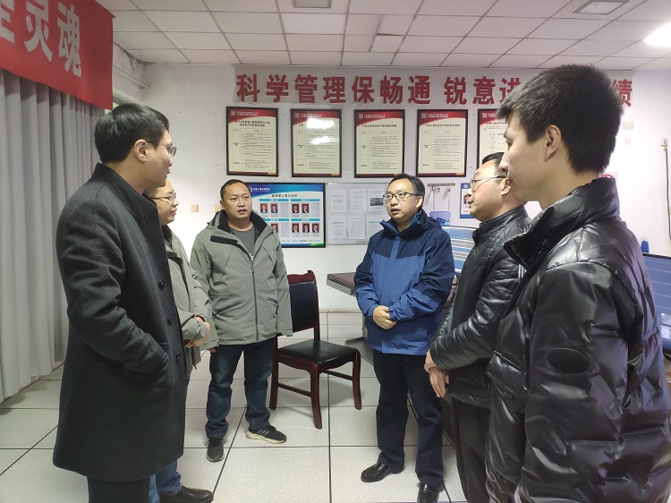 ag手机官方官网领导深入广安管理处调研华蓥山隧道机电专项改造工作2.jpg