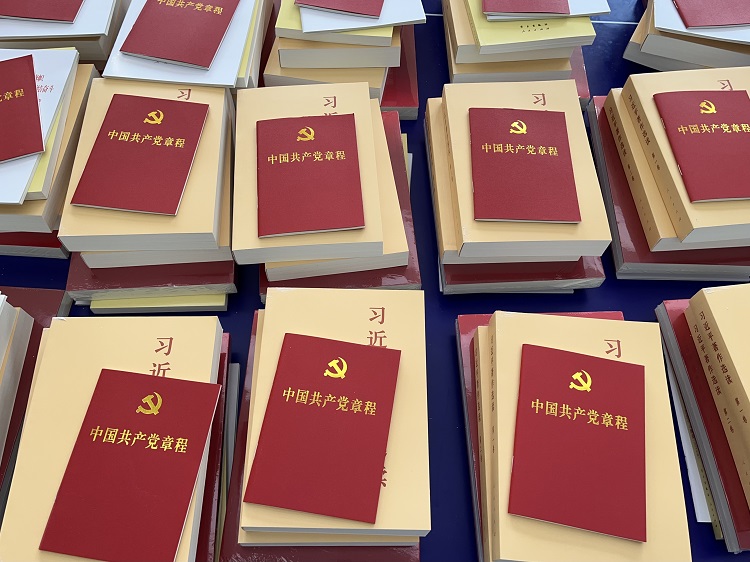 川高文旅ag手机官方官网党支部发放主题教育书籍，掀起学习宣贯高潮22.jpg