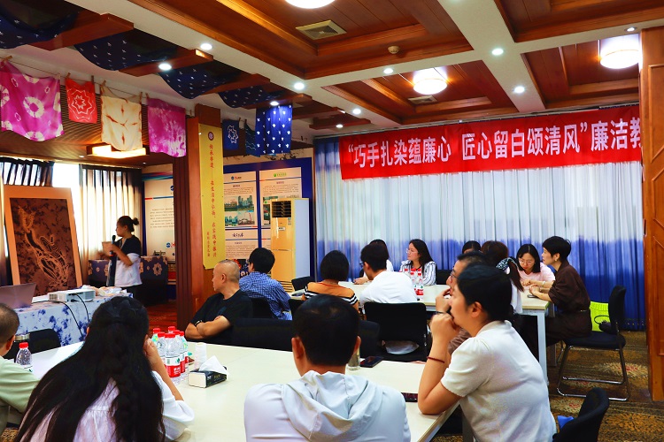 川南ag手机官方官网纪委开展“巧手扎染蕴廉心 匠心留白颂清风”廉洁教育活动2.JPG