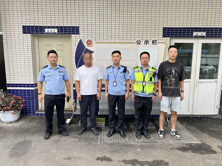 20240723 川西ag手机官方官网“一路四方”严厉打击冲关逃费行为驾驶员已被公安机关治安处罚  (1)_副本.jpg