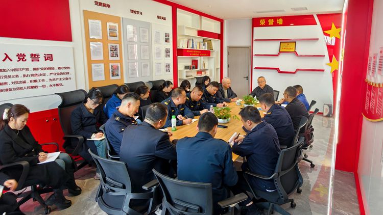 20251107 川西ag手机官方官网党委副书记 副总经理孙彬前往基层党建工作联系点宣讲省委十二届七次全会精神 （照片）_副本.jpg