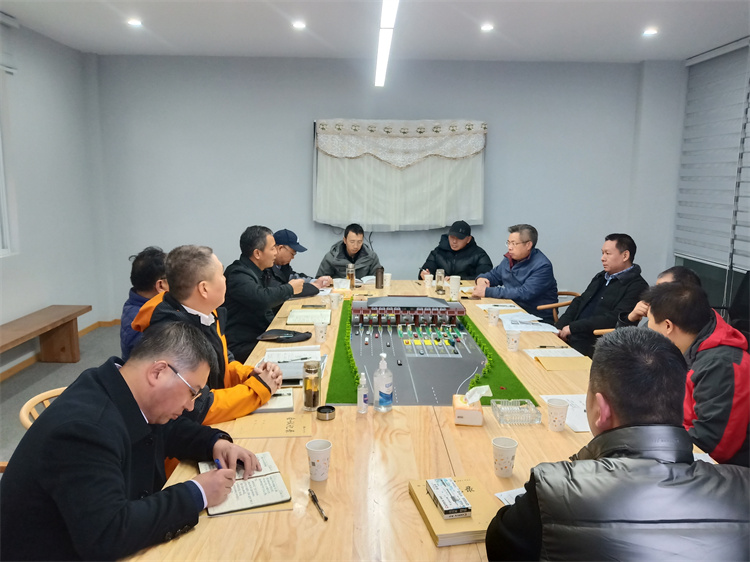 no602-成南ag手机官方官网党委副书记、总经理万忠金一行检查督导南充辖区道路专项养护工作2（何金橦）.jpg