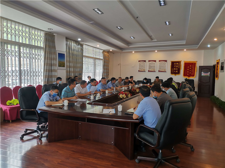 no261-成南ag手机官方官网组织召开成南路扩容建设工程（遂宁段）上边坡树木砍伐工作联勤会（郭天兵）.jpg