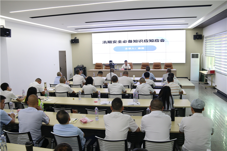 成南ag手机官方官网党委委员、副总经理秦朗到遂宁辖区开展汛期安全必备知识应知应会培训.JPG