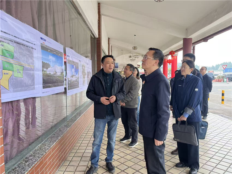 蜀道集团总工程师黄兵赴成南高速遂宁服务区调研指导工作.jpg